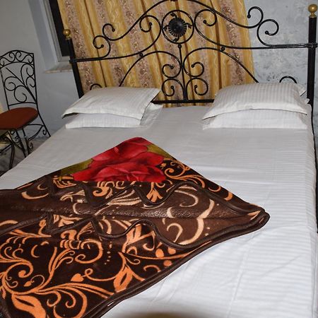 Hotel Deep Valley Маунт Абу Екстериор снимка