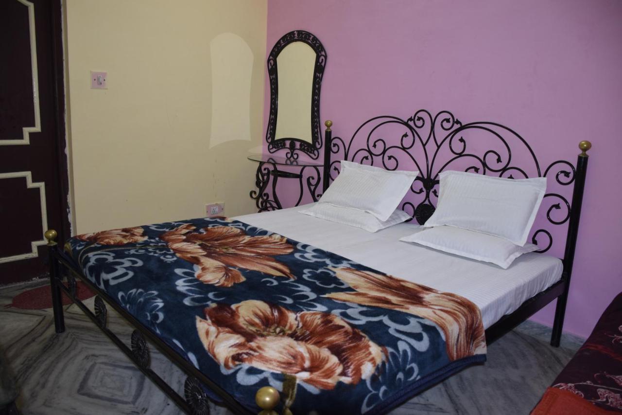Hotel Deep Valley Маунт Абу Екстериор снимка