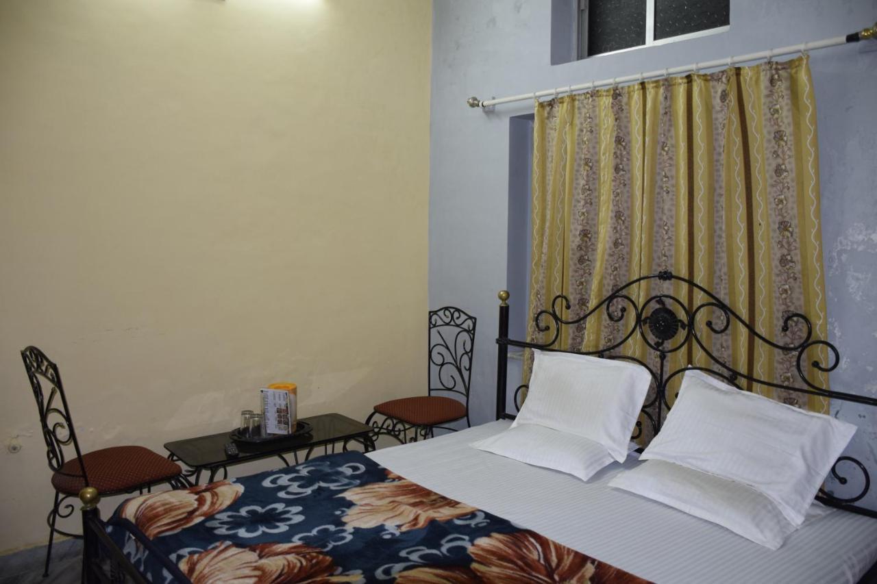 Hotel Deep Valley Маунт Абу Екстериор снимка