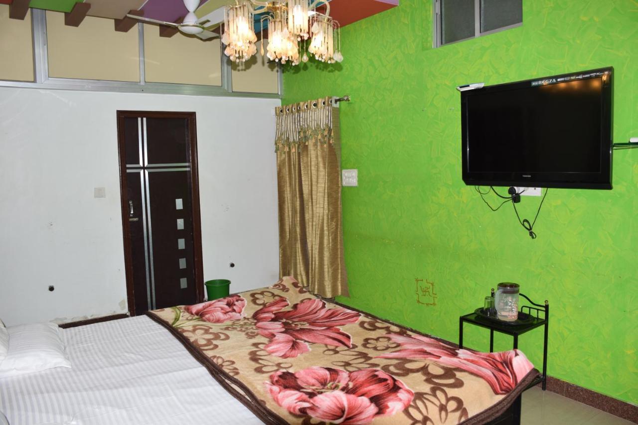 Hotel Deep Valley Маунт Абу Екстериор снимка