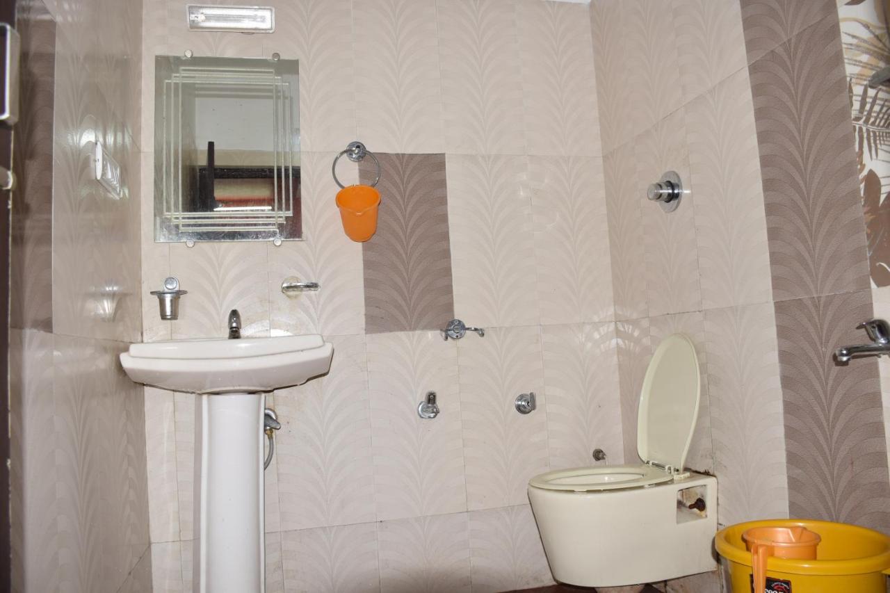 Hotel Deep Valley Маунт Абу Екстериор снимка