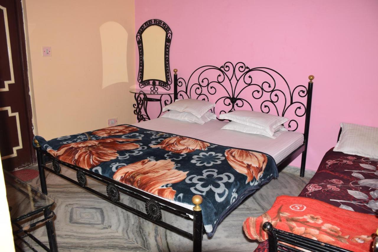 Hotel Deep Valley Маунт Абу Екстериор снимка