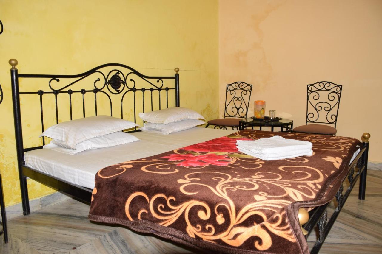 Hotel Deep Valley Маунт Абу Екстериор снимка