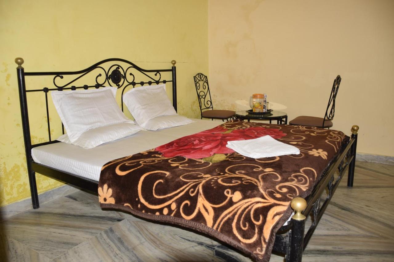 Hotel Deep Valley Маунт Абу Екстериор снимка