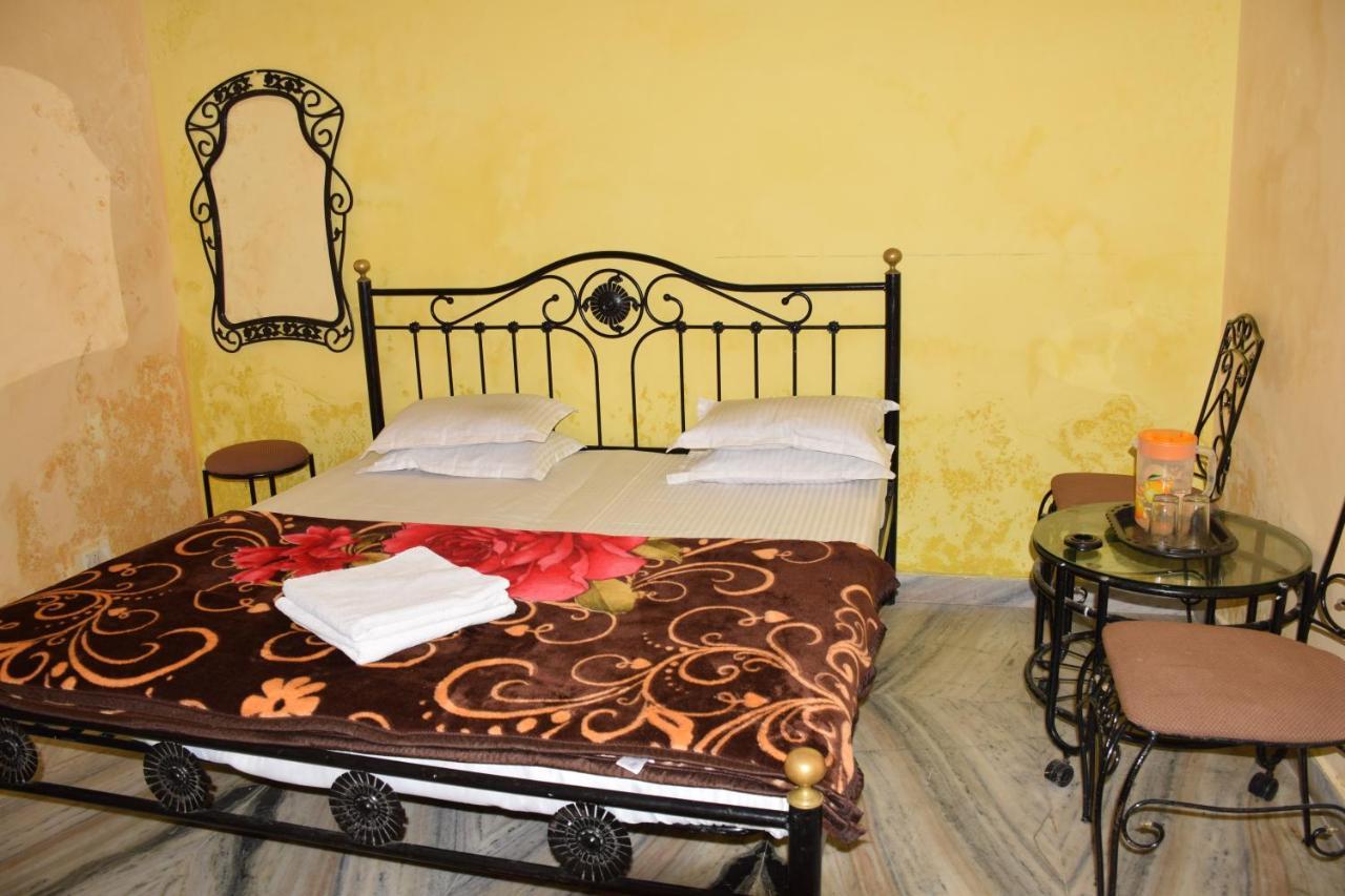 Hotel Deep Valley Маунт Абу Екстериор снимка