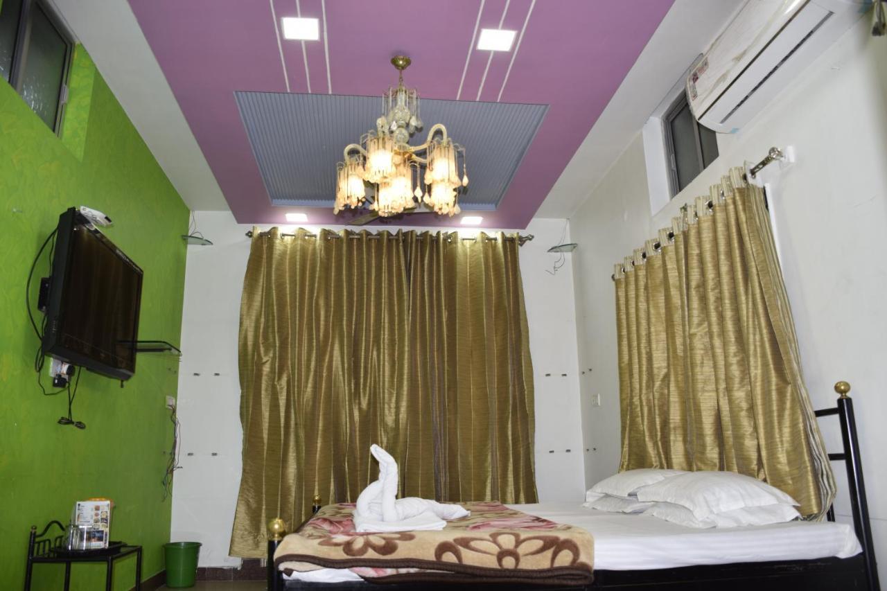 Hotel Deep Valley Маунт Абу Екстериор снимка
