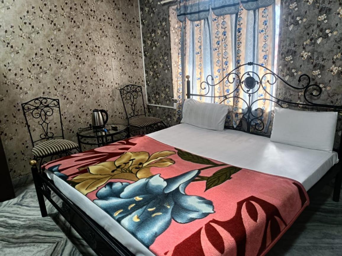 Hotel Deep Valley Маунт Абу Екстериор снимка