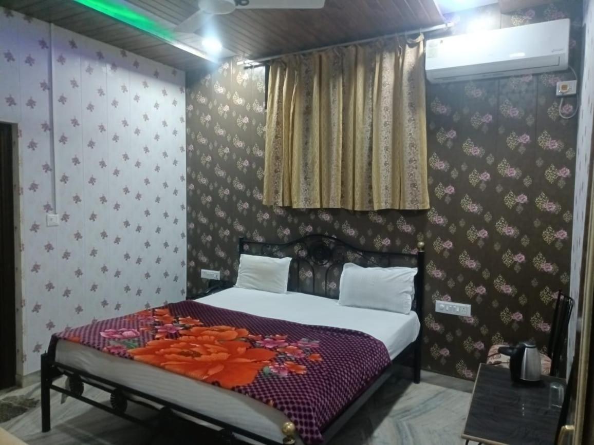 Hotel Deep Valley Маунт Абу Екстериор снимка