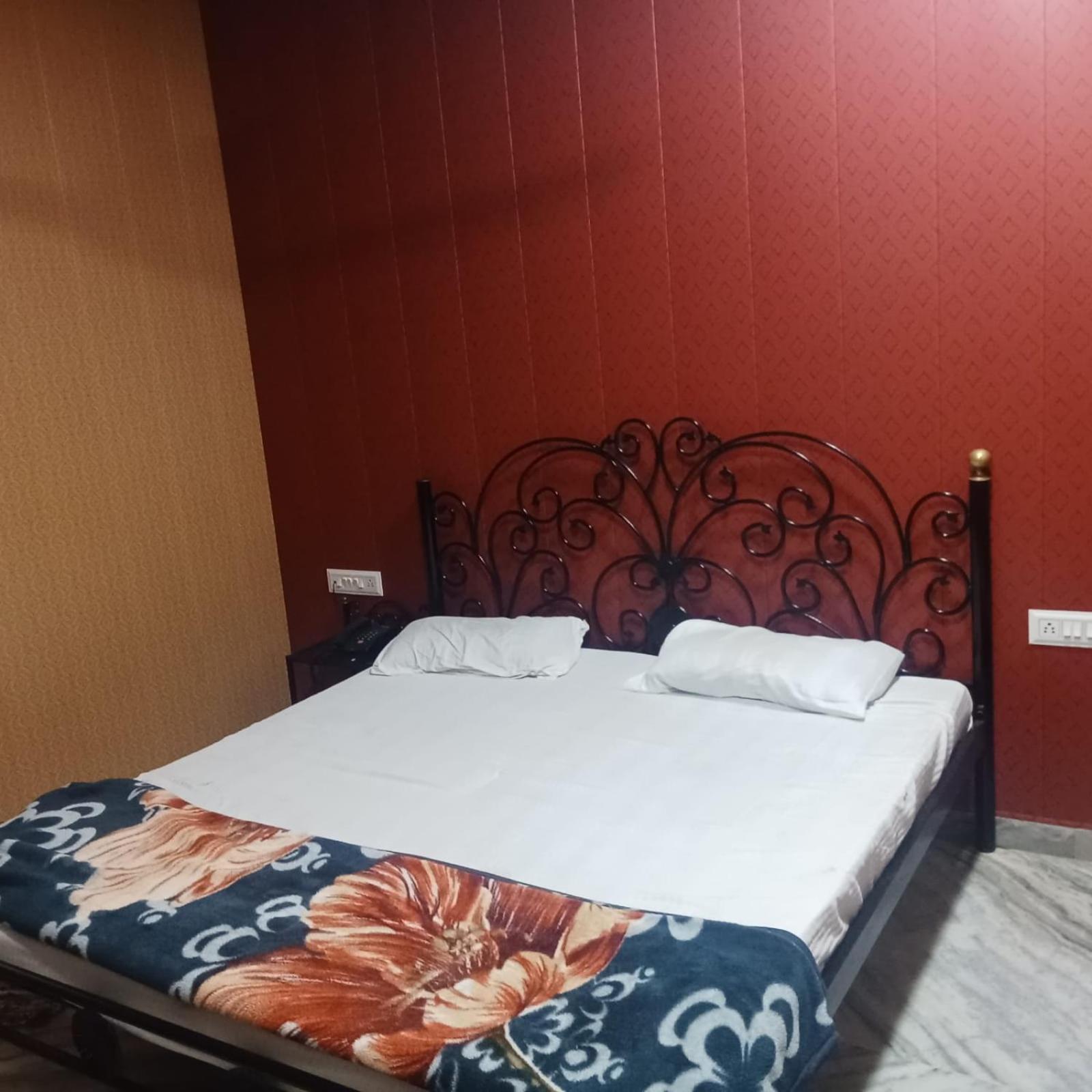 Hotel Deep Valley Маунт Абу Екстериор снимка
